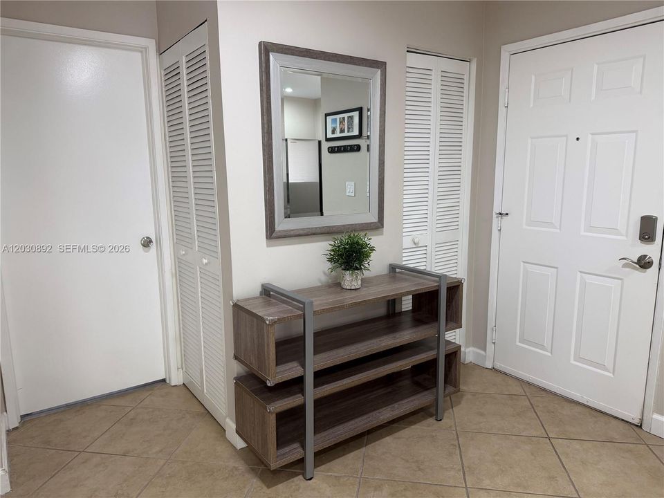 For Sale: $359,900 (2 beds, 2 baths, 1010 Square Feet)