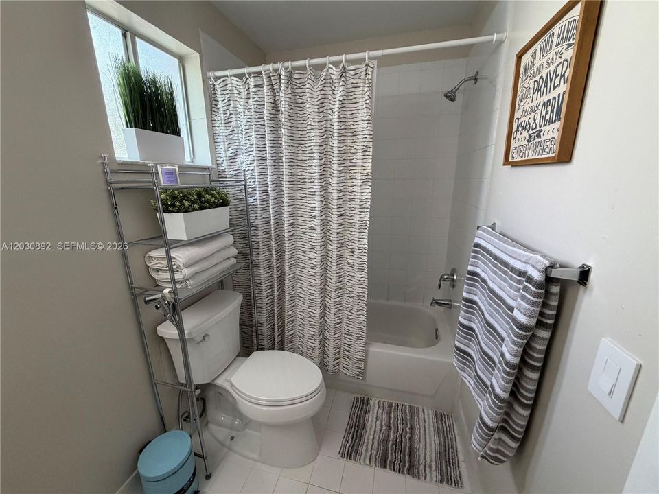 For Sale: $359,900 (2 beds, 2 baths, 1010 Square Feet)