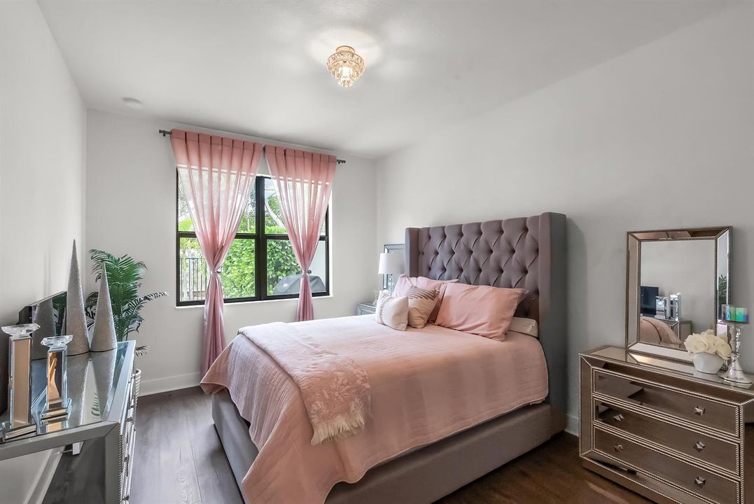 31 Downstairs Guest Room