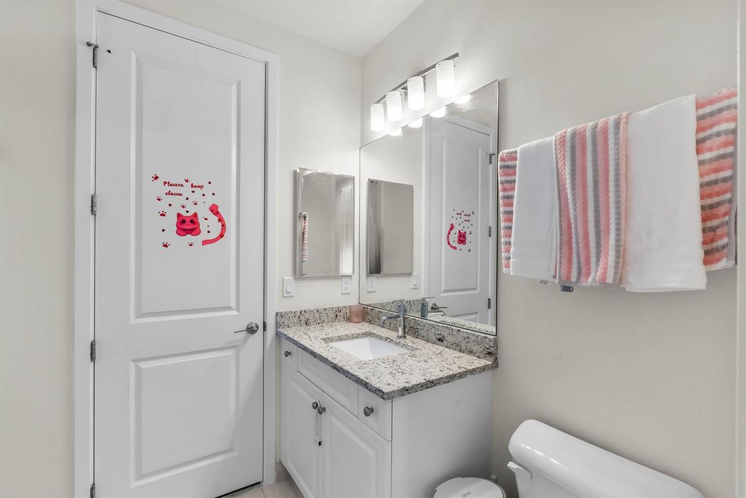 29 Upstairs Bathroom 1A