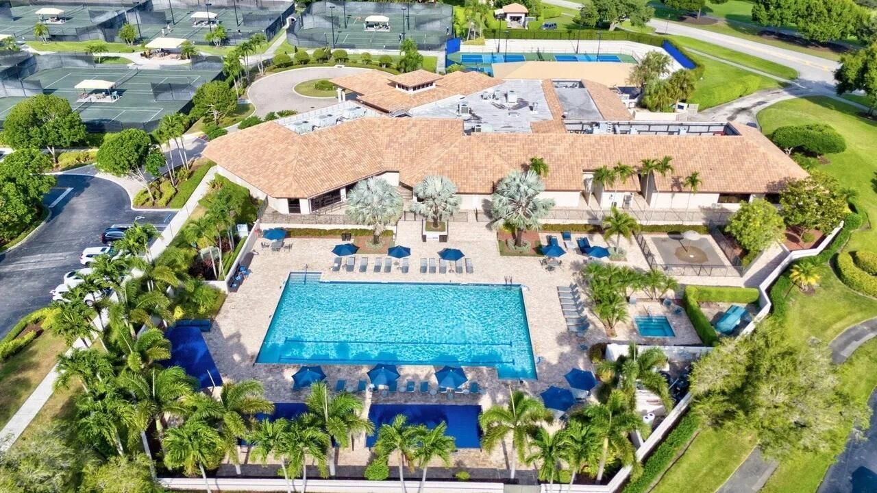 32-main_clubhouse_aerial