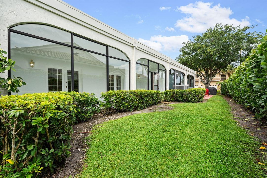 24-28-web-or-mls-6709-montego-bay-blvd