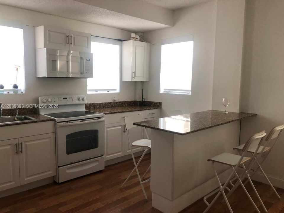 For Rent: $2,150 (1 beds, 1 baths, 573 Square Feet)
