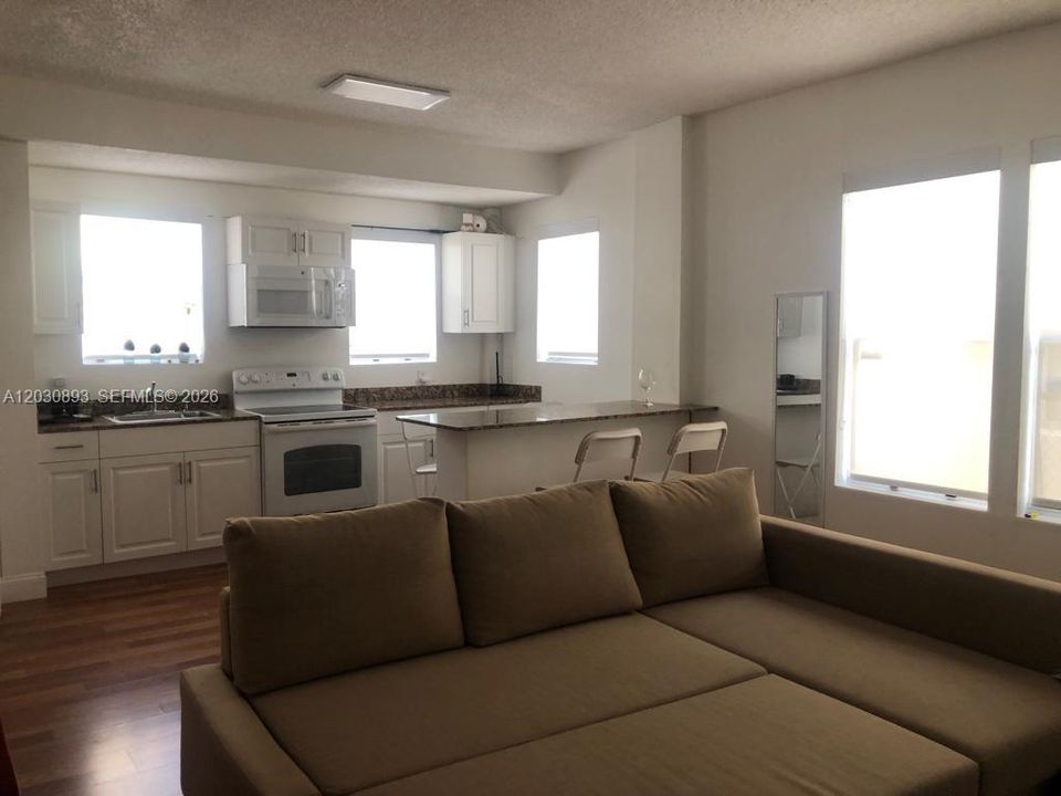 For Rent: $2,150 (1 beds, 1 baths, 573 Square Feet)
