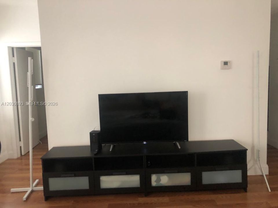 For Rent: $2,150 (1 beds, 1 baths, 573 Square Feet)