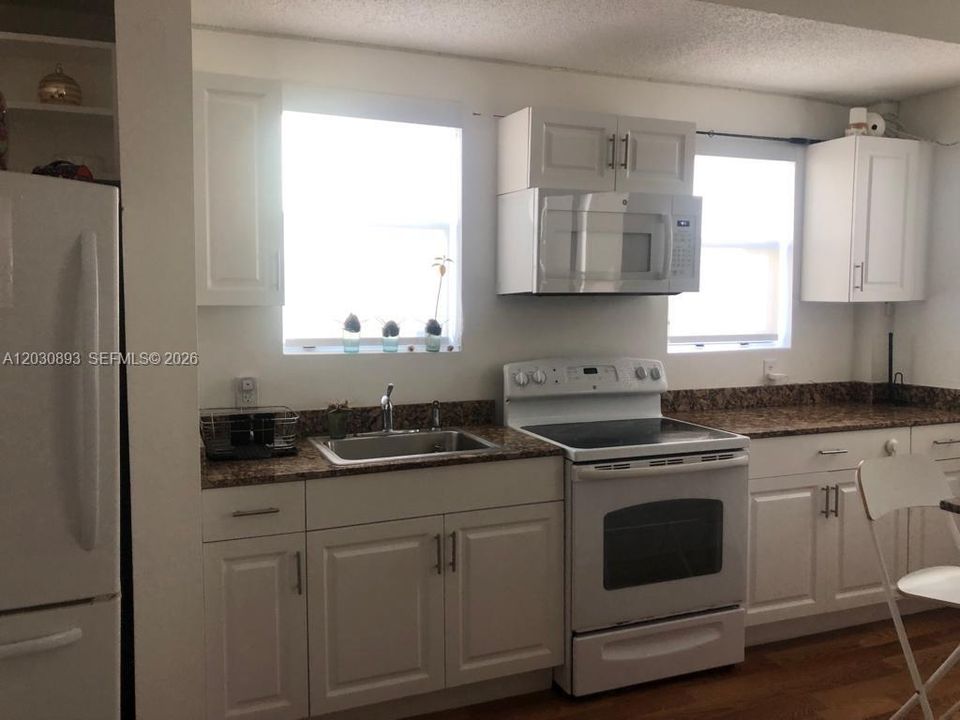 For Rent: $2,150 (1 beds, 1 baths, 573 Square Feet)