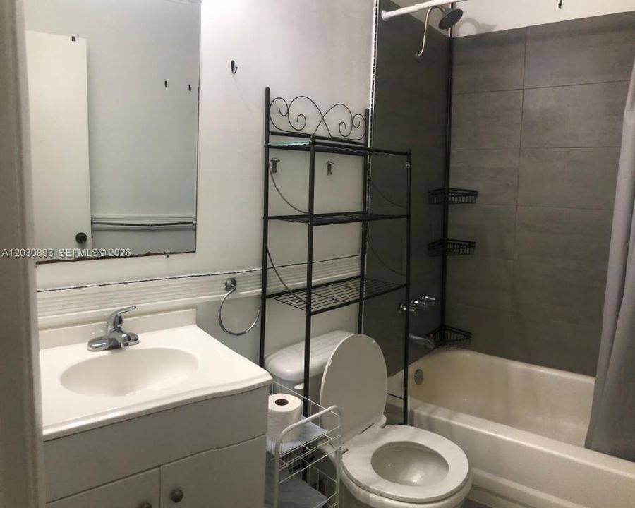 For Rent: $2,150 (1 beds, 1 baths, 573 Square Feet)