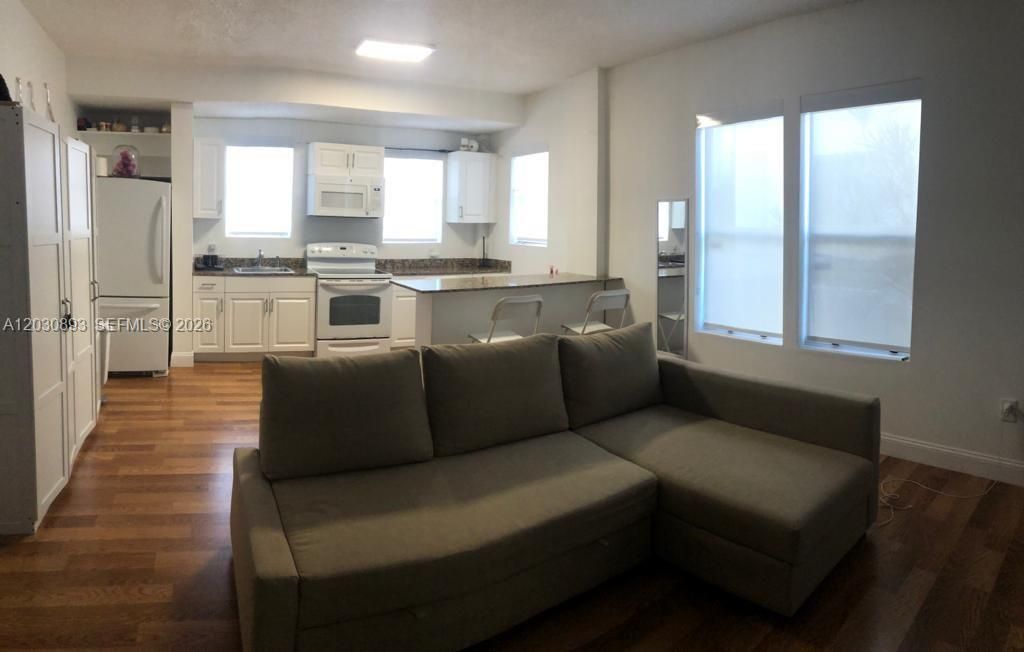 For Rent: $2,150 (1 beds, 1 baths, 573 Square Feet)