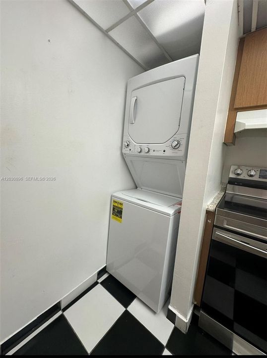 В аренду: $2,400 (2 спален, 2 ванн, 1037 Квадратных фут)