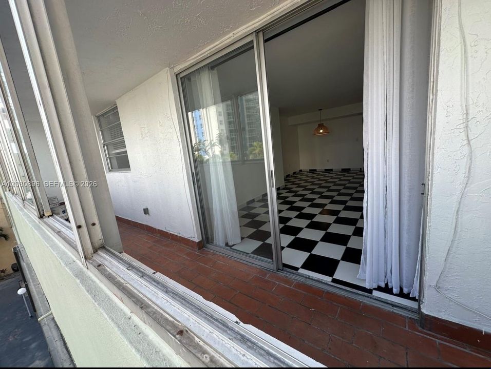 В аренду: $2,400 (2 спален, 2 ванн, 1037 Квадратных фут)