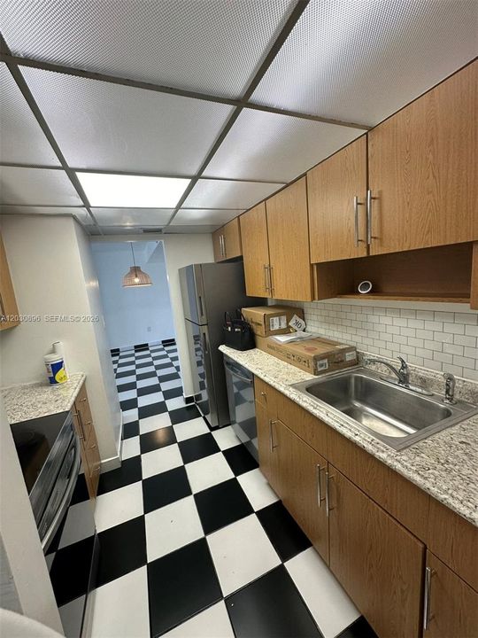 В аренду: $2,400 (2 спален, 2 ванн, 1037 Квадратных фут)