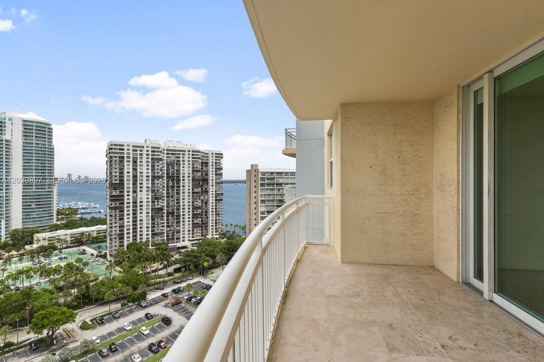 For Rent: $4,300 (2 beds, 2 baths, 1140 Square Feet)