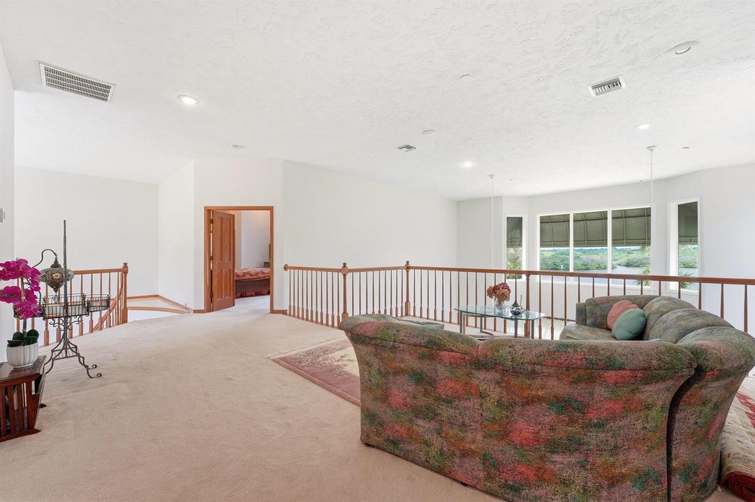 Loft Overlooking Familyroom