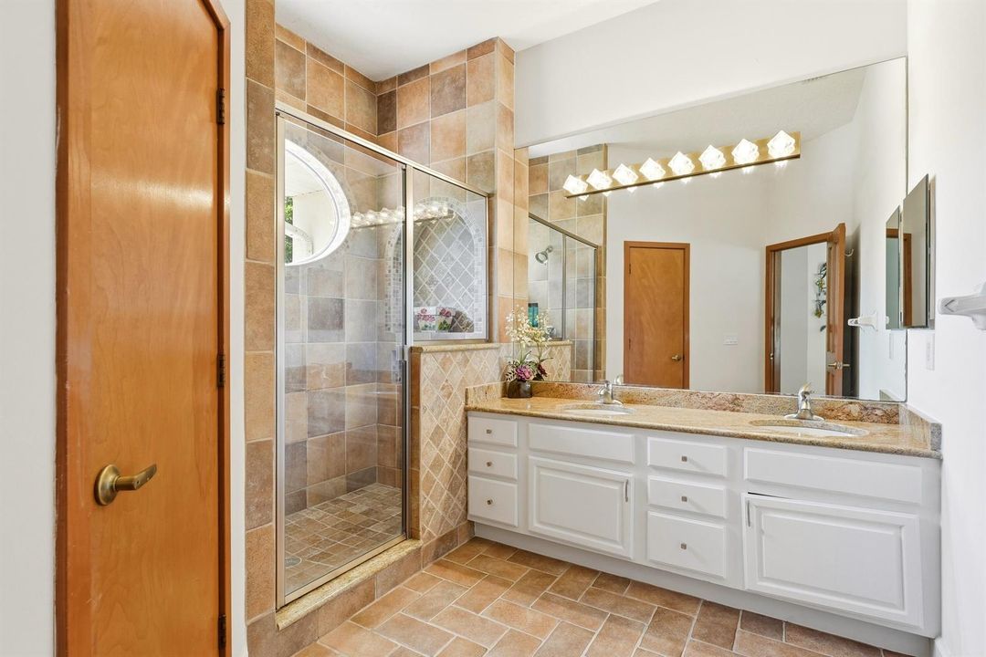 Nathroon 2 Shower