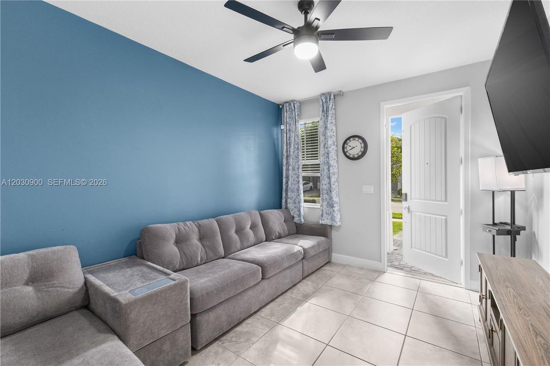 For Sale: $525,000 (3 beds, 2 baths, 1642 Square Feet)
