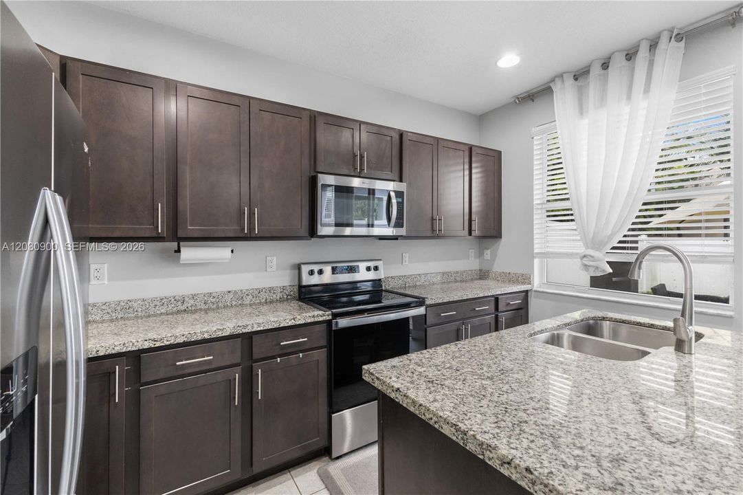 For Sale: $525,000 (3 beds, 2 baths, 1642 Square Feet)