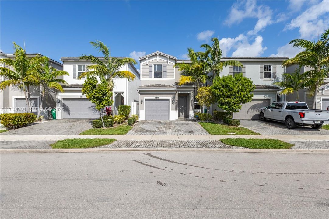 For Sale: $525,000 (3 beds, 2 baths, 1642 Square Feet)