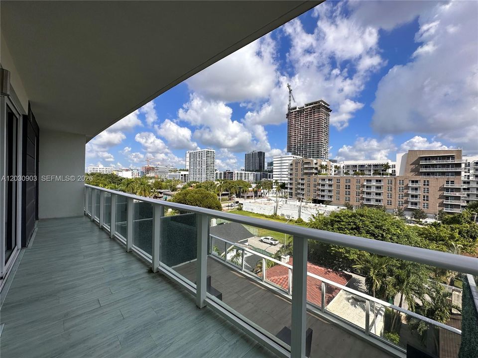 For Sale: $445,000 (2 beds, 2 baths, 821 Square Feet)