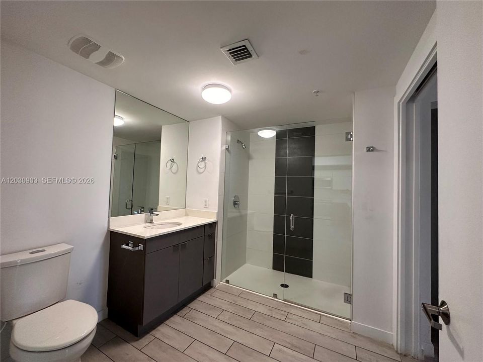 For Sale: $445,000 (2 beds, 2 baths, 821 Square Feet)