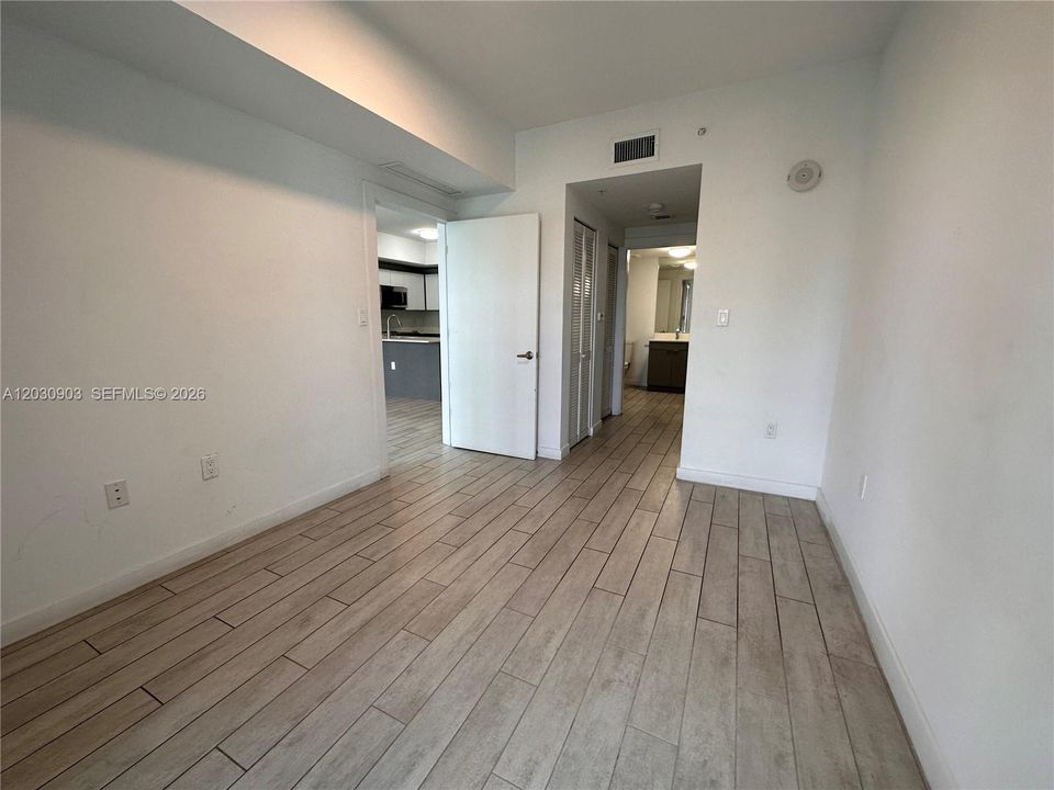 For Sale: $445,000 (2 beds, 2 baths, 821 Square Feet)
