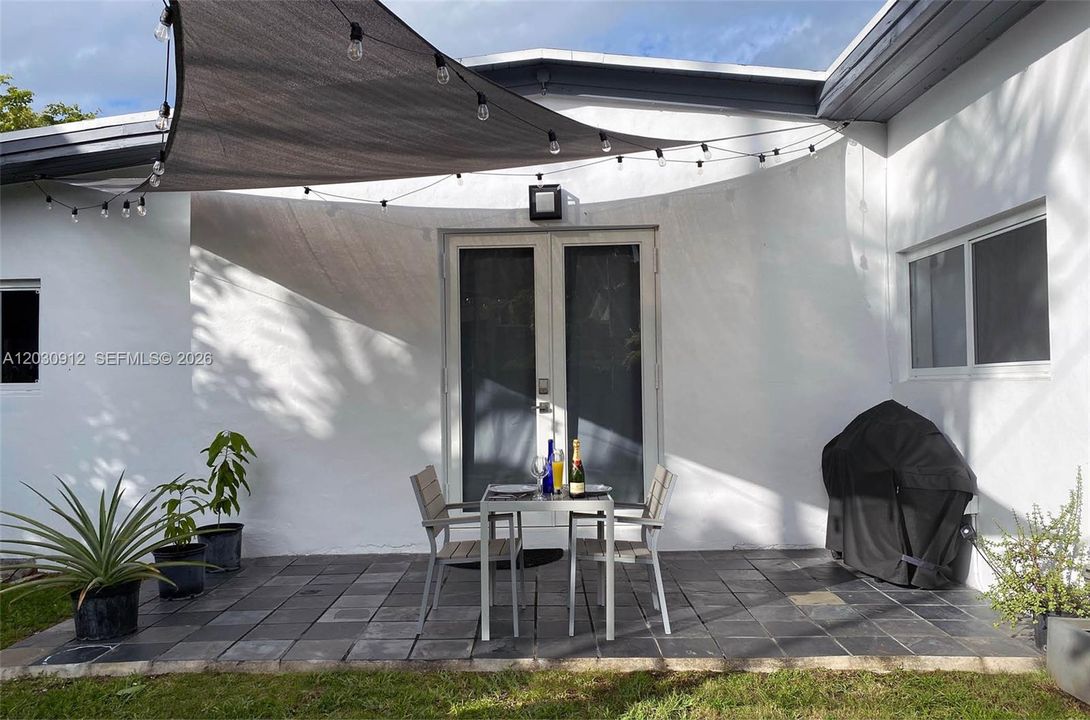For Rent: $5,200 (3 beds, 2 baths, 1627 Square Feet)