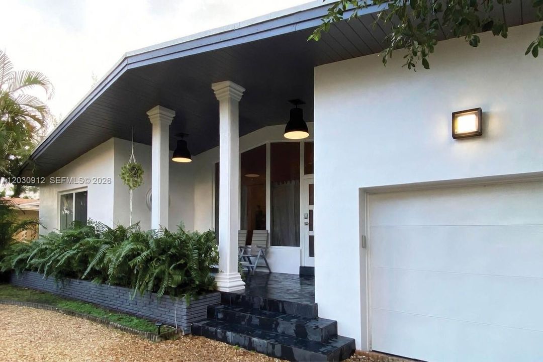 For Rent: $5,200 (3 beds, 2 baths, 1627 Square Feet)
