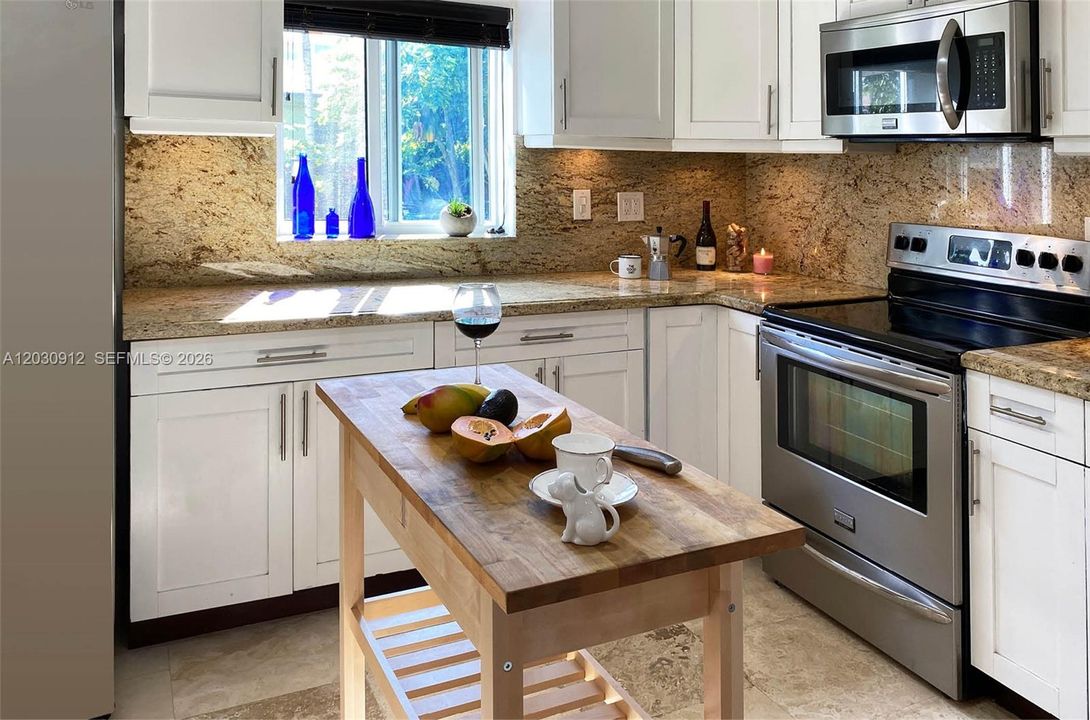 For Rent: $5,200 (3 beds, 2 baths, 1627 Square Feet)