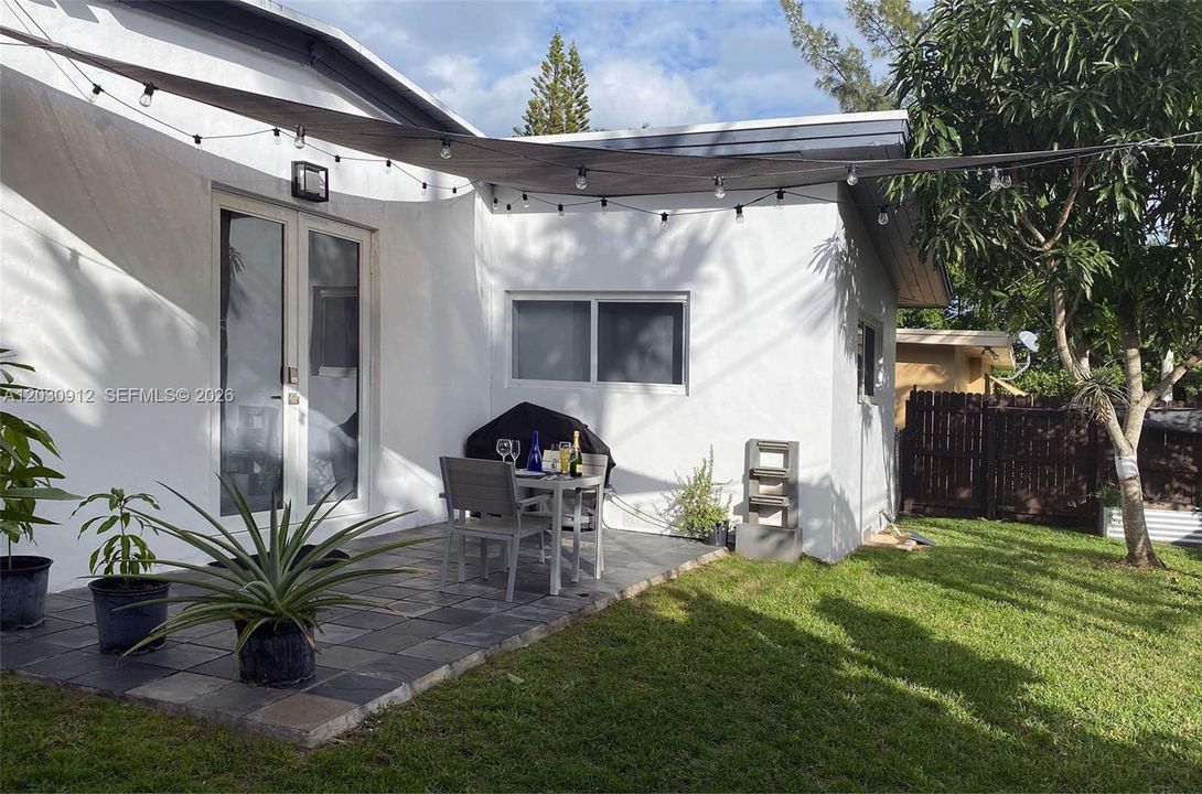 For Rent: $5,200 (3 beds, 2 baths, 1627 Square Feet)