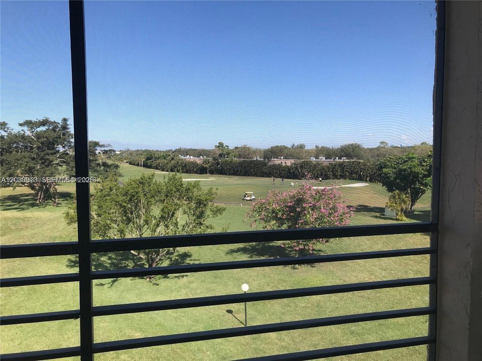 For Rent: $2,000 (2 beds, 2 baths, 979 Square Feet)
