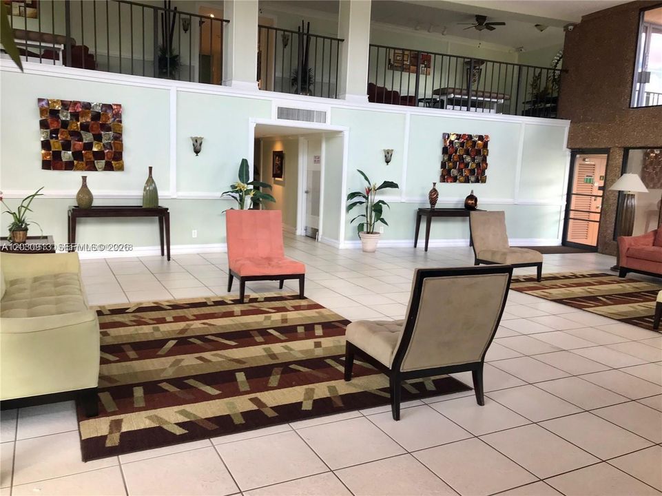 For Rent: $2,000 (2 beds, 2 baths, 979 Square Feet)