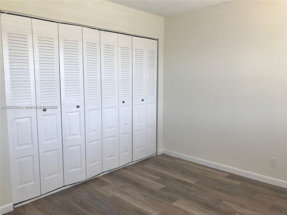 For Rent: $2,000 (2 beds, 2 baths, 979 Square Feet)