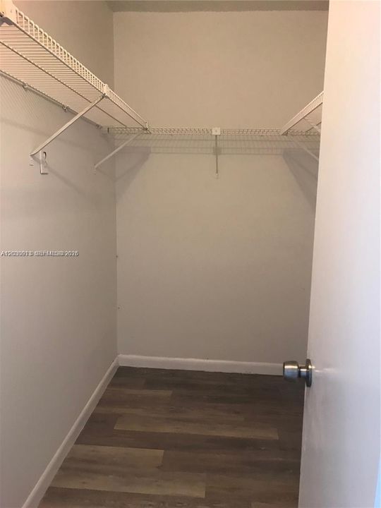 For Rent: $2,000 (2 beds, 2 baths, 979 Square Feet)