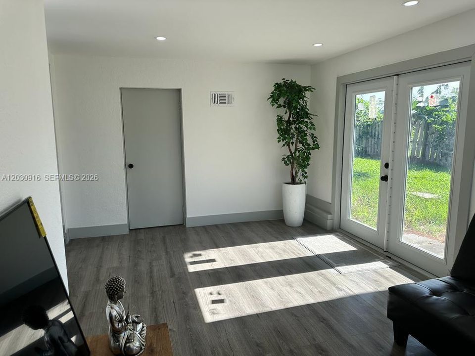 出租: $3,750 (4 贝兹, 2 浴室, 1316 平方英尺)