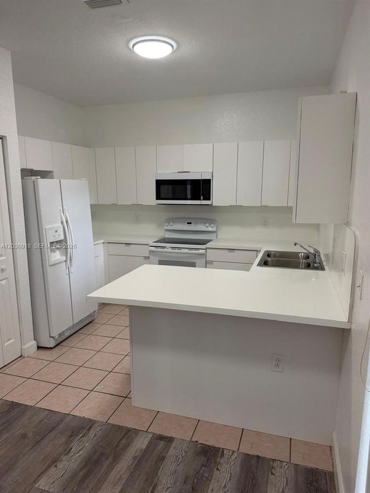 В аренду: $1,950 (2 спален, 2 ванн, 1048 Квадратных фут)