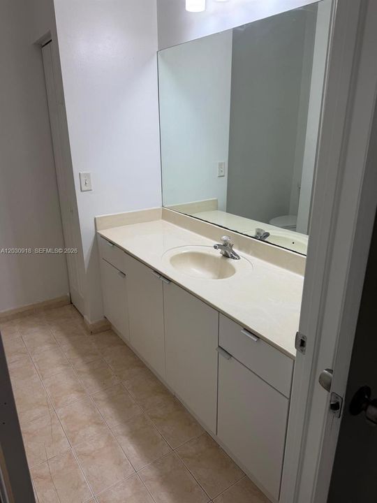 В аренду: $1,950 (2 спален, 2 ванн, 1048 Квадратных фут)
