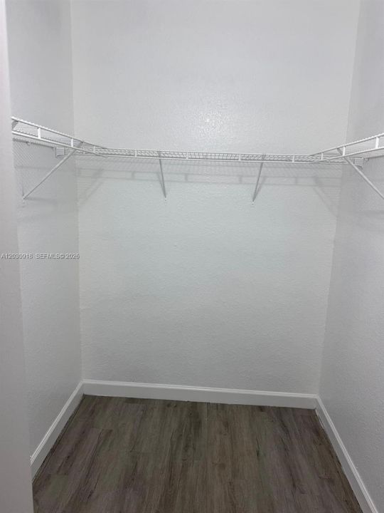 В аренду: $1,950 (2 спален, 2 ванн, 1048 Квадратных фут)