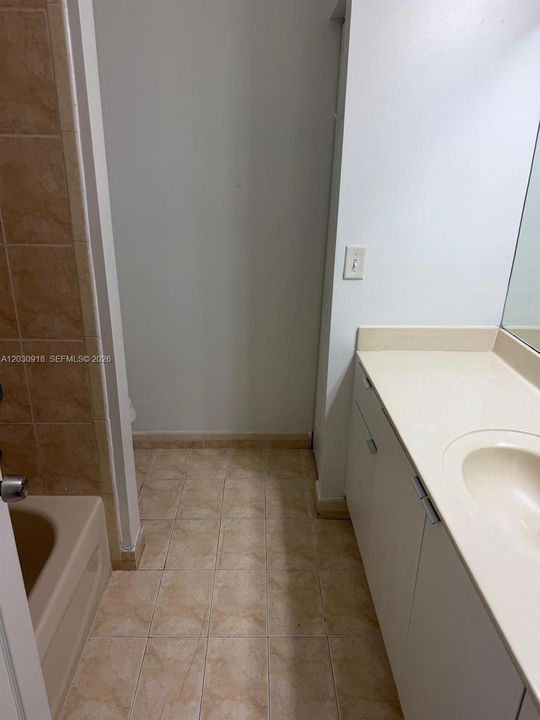 В аренду: $1,950 (2 спален, 2 ванн, 1048 Квадратных фут)