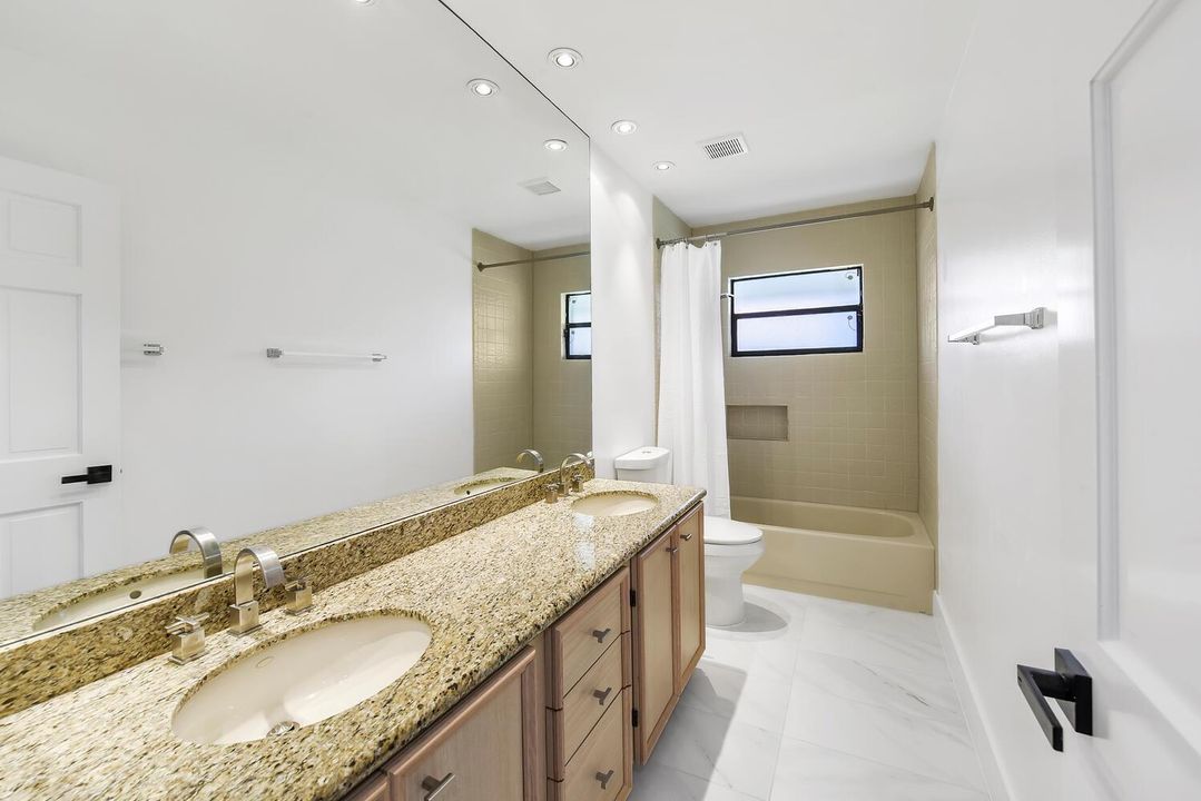 32.Bathroom3