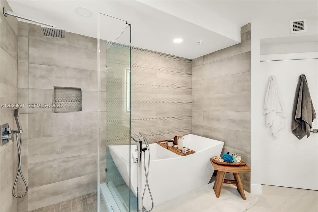 For Rent: $8,500 (2 beds, 2 baths, 1170 Square Feet)