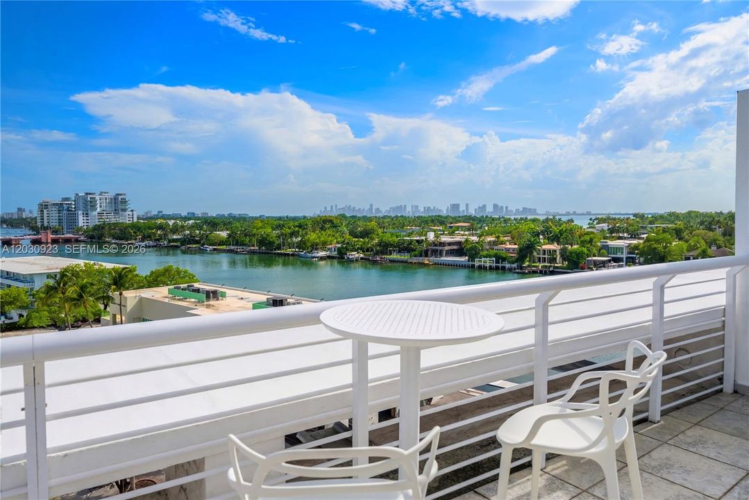 For Sale: $1,445,000 (3 beds, 2 baths, 1768 Square Feet)