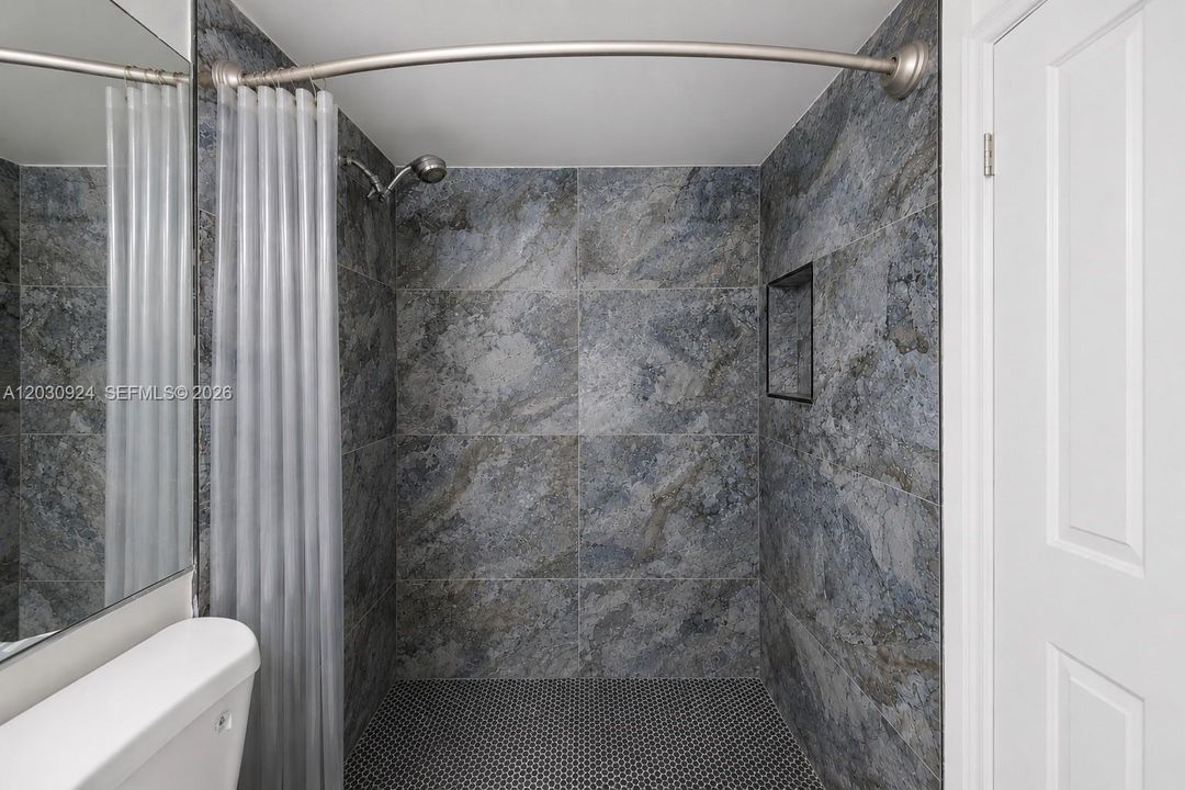 На продажу: $395,000 (2 спален, 2 ванн, 1030 Квадратных фут)