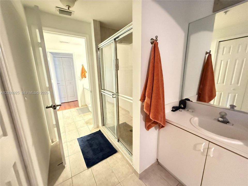 For Rent: $2,600 (2 beds, 2 baths, 1115 Square Feet)