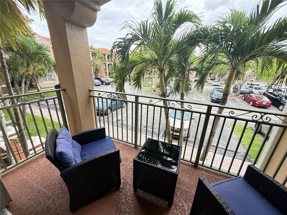 For Rent: $2,600 (2 beds, 2 baths, 1115 Square Feet)