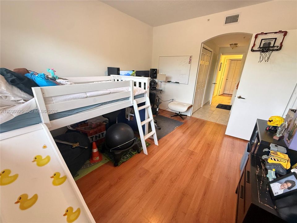For Rent: $2,600 (2 beds, 2 baths, 1115 Square Feet)