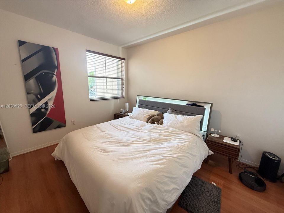 For Rent: $2,600 (2 beds, 2 baths, 1115 Square Feet)