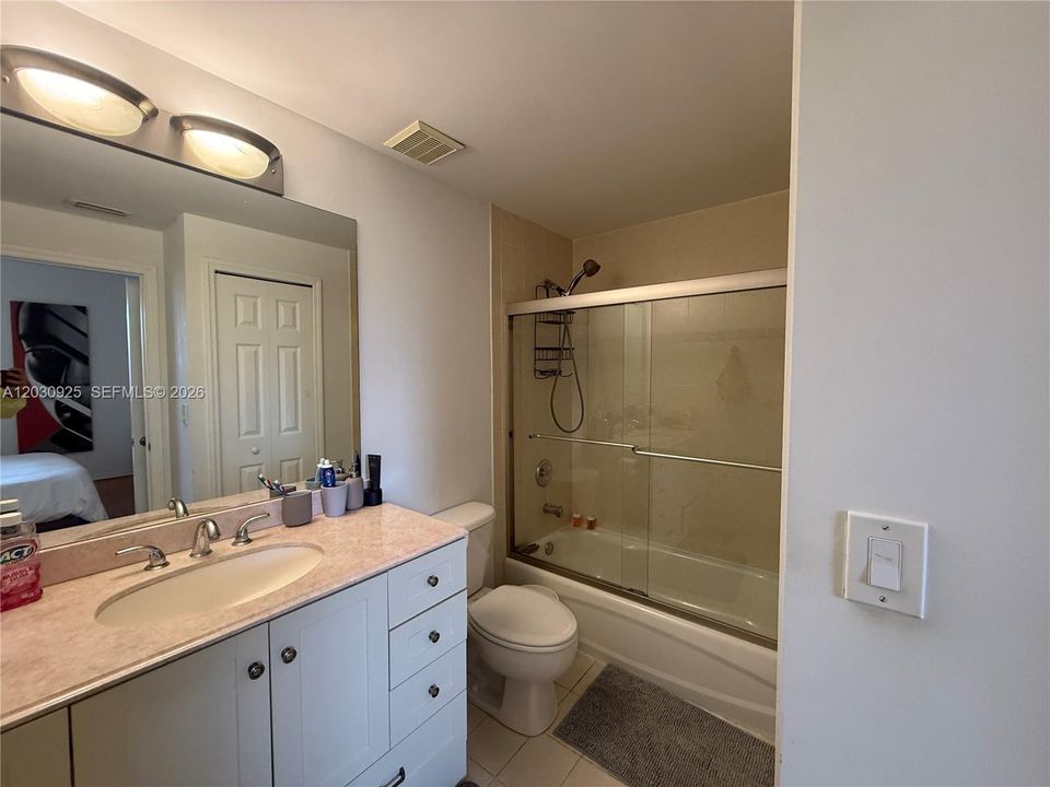 For Rent: $2,600 (2 beds, 2 baths, 1115 Square Feet)