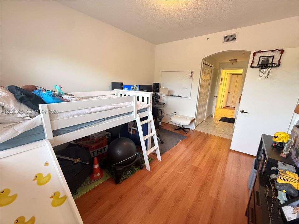 For Rent: $2,600 (2 beds, 2 baths, 1115 Square Feet)