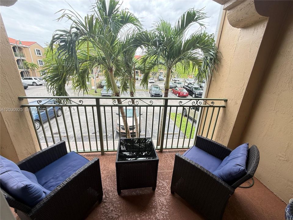 For Rent: $2,600 (2 beds, 2 baths, 1115 Square Feet)