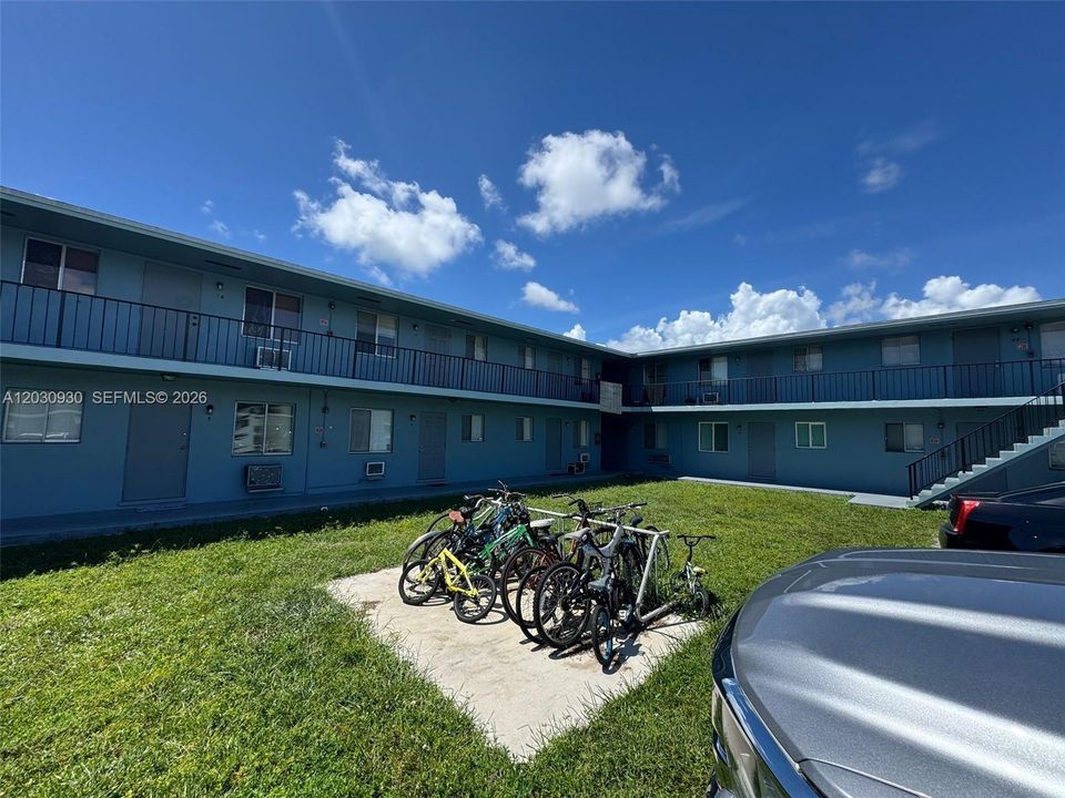 For Sale: $120,000 (2 beds, 1 baths, 734 Square Feet)