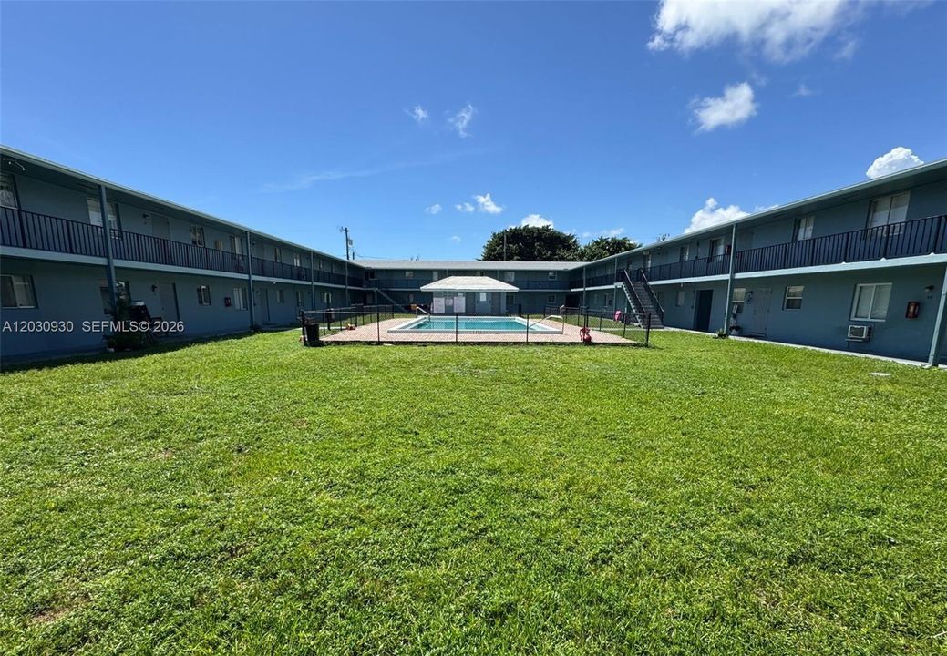 For Sale: $120,000 (2 beds, 1 baths, 734 Square Feet)